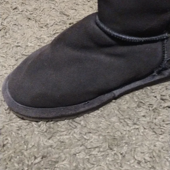 Bearpaw Tall Emma Suede Boots Size 7. Worn only once for an hour inside! - Picture 7 of 8